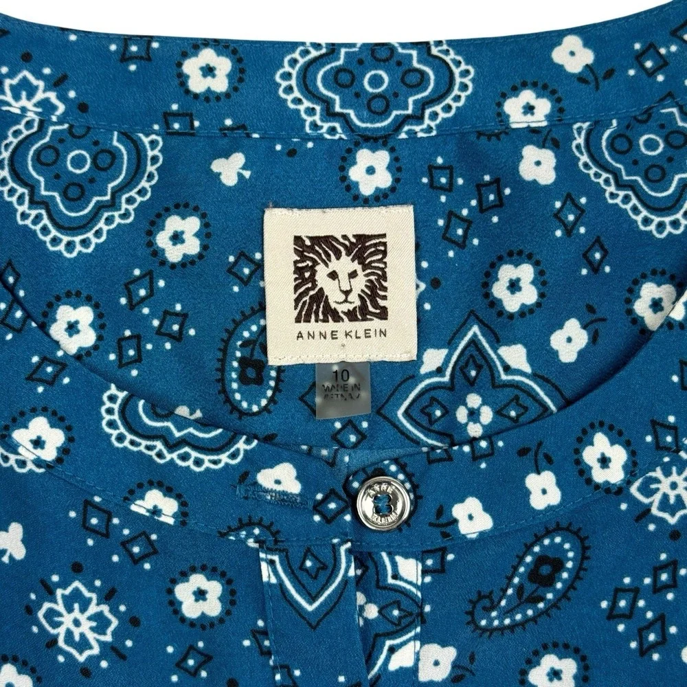 Anne Klein Bandana Paisley Floral Blouse Button Up Top Sz 10 Fiji Blue Roll Tab